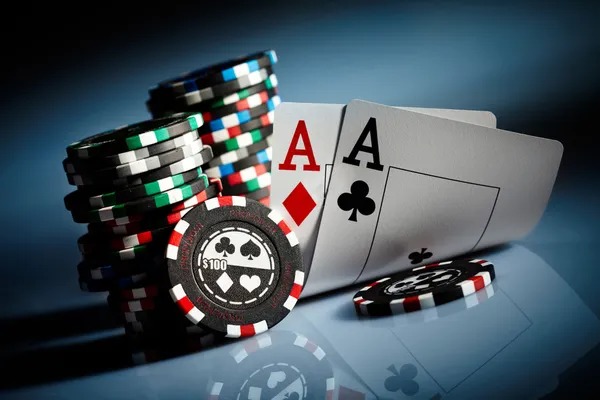 Texas Hold'em Bonus live dealer table showing community cards and betting controls